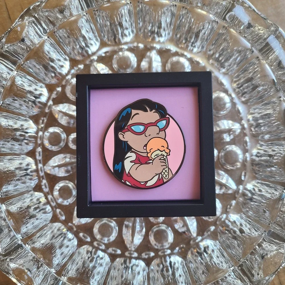 FiGPiN Mystery Mini - Lilo & Stitch Series 1 - Lilo‎ Sunglasses Ice Cream Pin